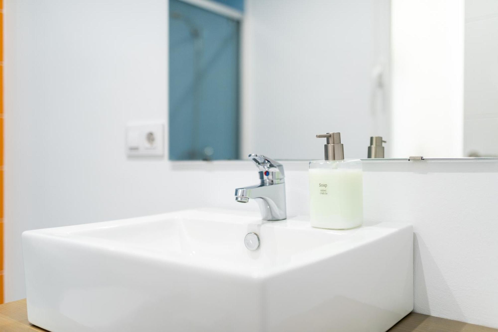 Tuguest Neptuno Apartment グラナダ エクステリア 写真